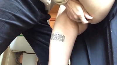 Squirt nyob rau hauv lub tsev kawm ntawv chav dej, ib tug tiag tiag frothy orgasm - kuv tus kws qhia ntawv ua nws zoo tshaj plaws